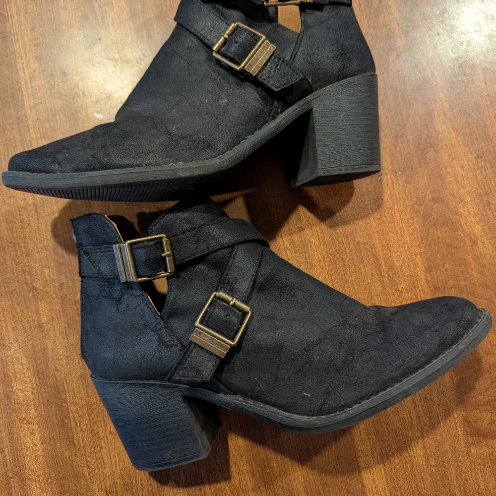 Black Ankle Boots with Chunky Heel and Gold‎ Buckles